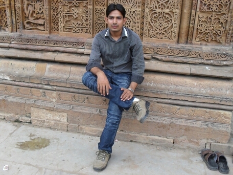 इतना आसान नही जीवन का किरदार निभा पाना,
इंसान को बिखरना पड़ता है रिश्तो को समेटने के लिए
