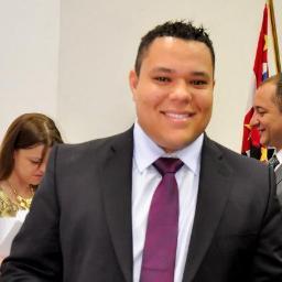 Formado em Engenharia Ambiental, MBA em Gestão Empreendedorismo e Marketing. Palestrante e Presidente da Câmara de vereadores de Paulinia.