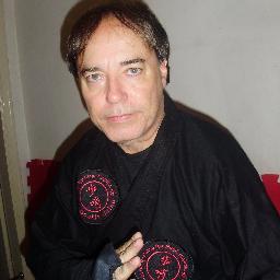 PROFESSOR DE EDUCAÇAO FISICA E  MESTRE EM ARTES MARCIAIS.