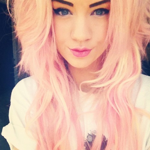Fed up of the teenage life? Parent trouble? Heartbreak trouble? Read my tweets.