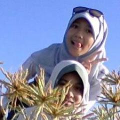 setiap orang punya prinsip. dan prinsip hidup saya adalah al-quran dan al-hadist. mati sewaktu-waktu masuk surga selamat dari neraka. amin :)