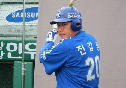 SAMSUNG LIONS - No.20 베테랑 포수 진갑용 선수의 공식 트위터 봇입니다.