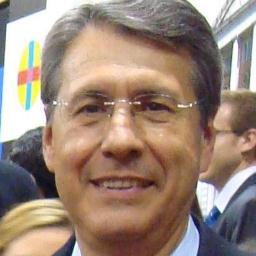 Socio director Beta Consultores, Profesor en EOI, ICEX-CECO, Universidad Carlos III, Universidad San Pablo CEU de Madrid. Coach Ejecutivo.