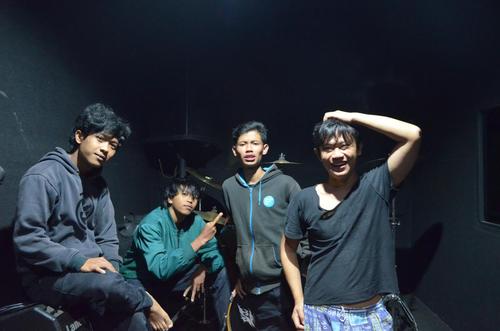 CREW di @MusicDivision5                  
Kerja keras akan membuahkan hasil yang maksimal :)