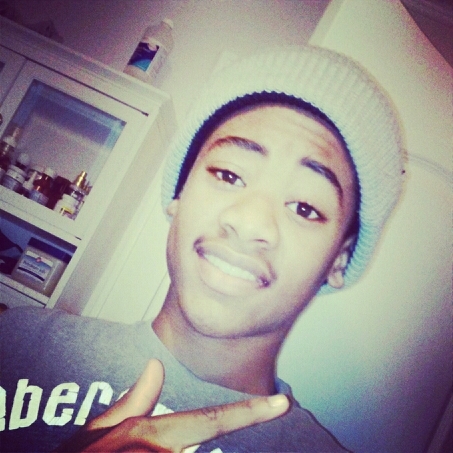 Errbody Go Follow Me & My Pretty Friend @HoesHate_Mookie .