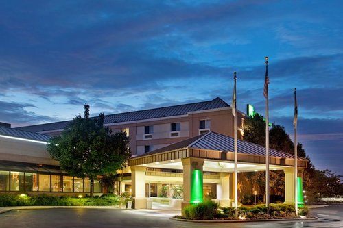 Welcome home at Holiday Inn Carol Stream! Whether you are traveling for business or leisure you will find our guest rooms will surpass your highest expectations