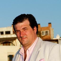 Librepensador, republicano y agnóstico, auto exiliado en punta del este. Desde hace ya 12 años dedicado al Real Estate.