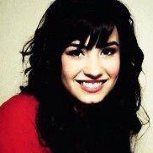 im Just a girl who love demi lovato so much... If you a fan of demi lovato better follow me xoxo❤