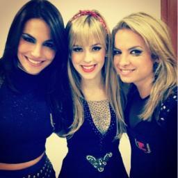 amoooo os Rebeldes sou muito Fã deles gosto muito da Lua Blanco e do Arthur Aguiar amooo as musicas deles ninguem vai mudar o amor que eu sinto por Eles.amooooo