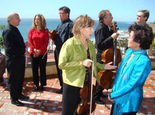 We generate new chamber music by commissioning works & presenting them alongside standard repertoire in intimate concert settings, emphasizing SoCal musicians.