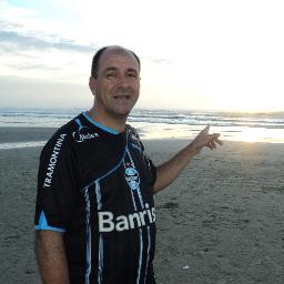Gremista e Formado em Administração