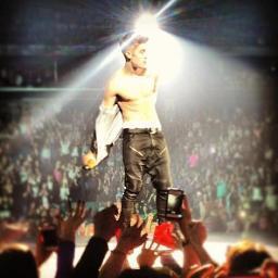 soy belieber !!! amo a @justinbieber !! 
NEVER SAY NEVER ...!!!!