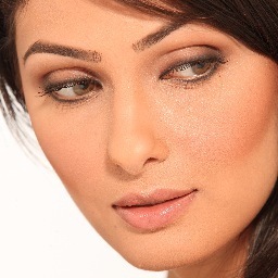 khan_bina's profile picture. does make-up
