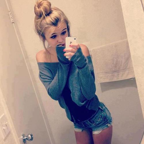 Motylekkk's profile picture. I 3 I Phone