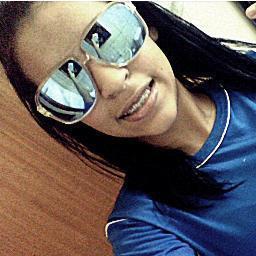 Seu ferrari e sua reserva não vai fazer eu sorrir se até numa favela nóis pode se divertir ♫