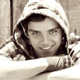 todas s pessoas que forem louca por rodrigo simas  como eu me segui.o que acho dele,tudooo de bom, sou louca alucinada por rod.