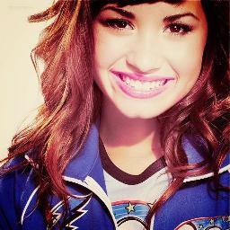 Las desiluciones te hacen abrir los ojos y cerrar el corazon
My idols? ah talk about Miley cyrus and demi lovato