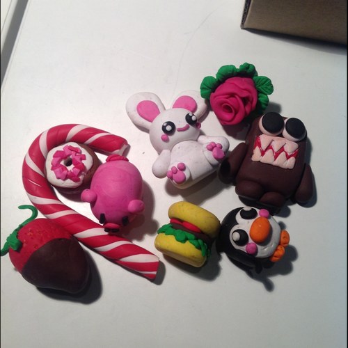 PolymerClayFan's profile picture. Polymer Clay is nog niet zo bekend in Nederland. Maar het is kleien. En dat kleien kan je met Fimo klei!