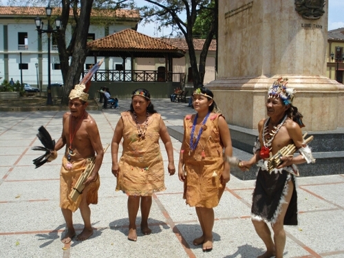Interprete, Padre, Amigo, esposo, humanista y Chavizta.