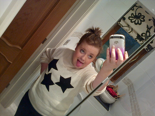 Follow me i follow back:* add ma 2A53C03A;)  so yeahh :)