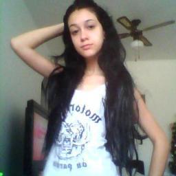 15 anos- aquariana-apaixonada- pollo , evanescence e pitty ....... só nao vem com gracinhas   :*