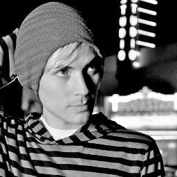 evantambemfed's profile picture. Não, eu não sou o Draco Malfoy. Não olha po lado, quem tá passando é o blonde™