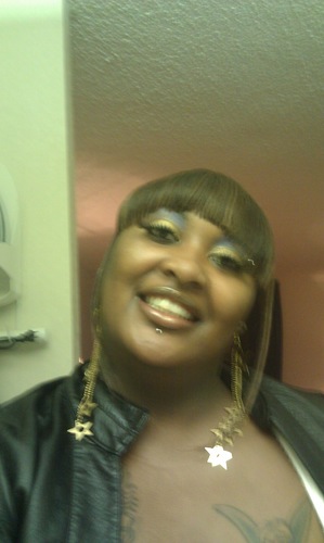 hello to all my followers. ur girl single sexy and free. so follow me.