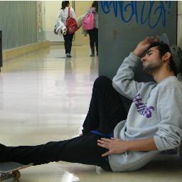 Buscador de rarezas. estudiante universitario y roller.