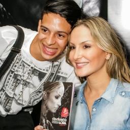 A voz capaz de me arrepiar na alma, me acalmar, e me proporcionar os meus sorrisos mais lindos... Obrigado @ClaudiaLeitte, EU TE AMO ♥ Desde: 20/03/2012