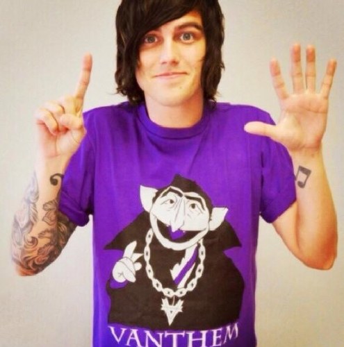Just a teenage girl who obviously loves Kellin Quinn. Enjoy your NewsFeed being blown up and covered with pictures of Kellin's beautiful face.