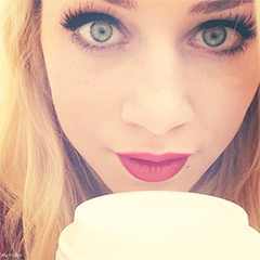 LezzBeReall's profile picture. Celebrities walk on red carpet cause they're famous, me & my girlz walk on toilet paper cause we're the SHIT.