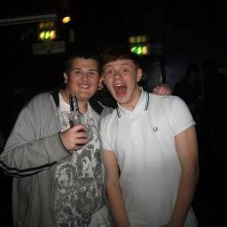 A big Bradford Bulls fan and a big Liverpool FC fan a simple lad who likes to keep it simple in my life @OfficialBullsRL @LFC #LFC #YNWA