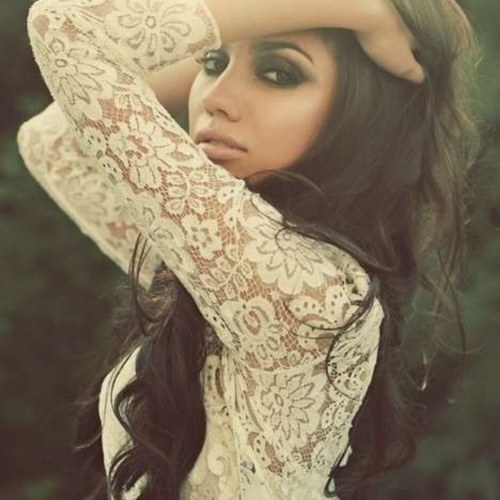 Brunettes do it better.