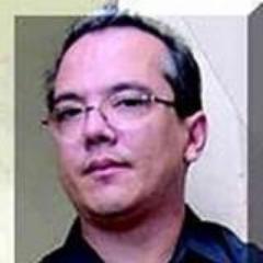 Sou jornalista, professor e escritor.