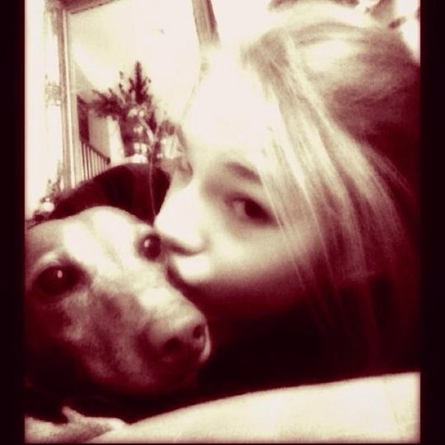 My life consists of sleeping, dancing, school, eating, and, of course, twitter. & I LOVE holidays!!!!❤