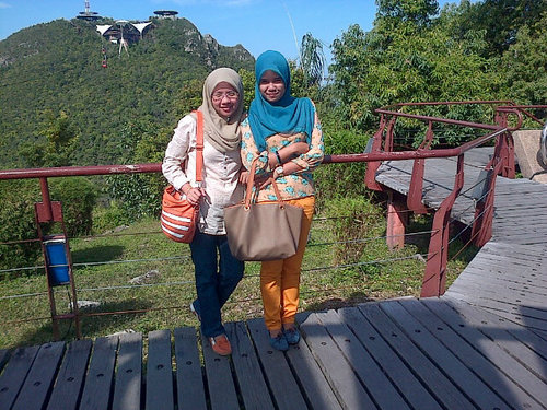 Assalamualaikum. Im new user on Twitter. You follow me and I followwww you back. Thanksyou ;)
  http://t.co/AdDy1DEt