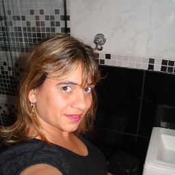 sou uma jovem senhora de 34 anos, casada e com 3 lindos filhos, sou evangélica, amo de mais passear c/ minha família e principalmente amo D+ meu esposo Laureano