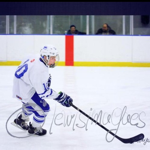 saresy10's profile picture. 