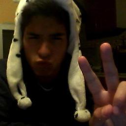 Holi me hice esto por moda.Z me gusta el helado, la nutella,dormir, deporte, musica, cantar y volasxD sfndkfnd eso sonrian ctms3