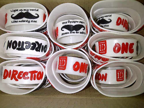 Merchandise of Artist, Band, Musician, Athlete and many more :) Contact Person : 085691739586