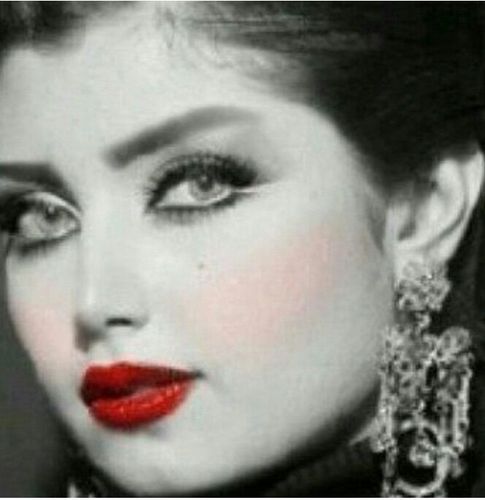 ممتلئ رآسي لعآنه من لعآنه بو جهل لآزم آجرح من جرحني في من طبع الآسود ... ولـوِ صـدقـَي يخسّـرنـيٌ تشـرِفنَـي خســآإراتـي ،، آعشـق آلخيــلٌ