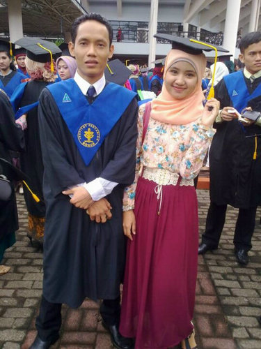 Sarjana S.KPm Fakultas Ekologi Manusia, Institut Pertanian Bogor. Asisten Menejer Store Lotteria Indonesia. Milanisti Fans #ForzaMilan