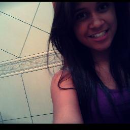 Não precisoo tte olhar pra te ter em meu mundo poorqq aonde quer que eu vá voc está en ttudo ttudo ttudo que eu preciso , oow , Tte vivo' :3'