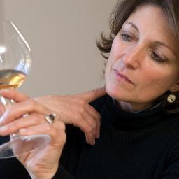 Œnologue en terres champenoises + Ambassadrice du #champagne à table + Traqueuse du goût des champagnes + Exploratrice des univers sensoriels. Auteur et Maman!