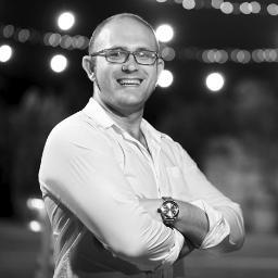 South African & Destination Wedding Photographer, based in Cape Town. Love movies, music, guitar, comics, art, food, sport, travelling, being daddy & husband.
