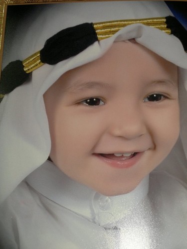 يــا قـارئ خـطـي لا تـبـكـي عـلـى مـوتـي فـا الـيـوم أنا مـعـك وغـدا ً فـي الـتـراب ..
فإن عـشـت فـإنـي مـعـك وإن مـت فتبقى الذكرى .