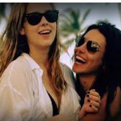 ''Amor de Fã é Algo qe Ninguém muda, qe Ninguém Entende. Amor de Fã Ultrapassa Qualquer Barreira Para ver o Ídolo FELIZ.TeeAMO @sophiaabrahao''