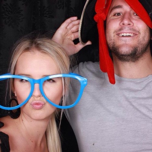 _LindsayEllis's profile picture. Radio lady 📻 ~ 私はかわいいです