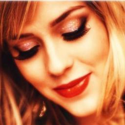 Veio vindo de fininho entrando em meu coração,
 Sophia o que seria de mim sem você? Princesas sem coroas existem sim, e você é a Prova disso! @SophiaAbrahao