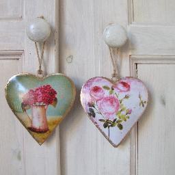 BB_aanzee's profile picture. Midden in het hartje van Egmond aan Zee is B&B aan Zee gevestigd. Met uitkijk op het mooie Eymaplein beleeft u de gezellige sfeer van het oude vissersdorp.